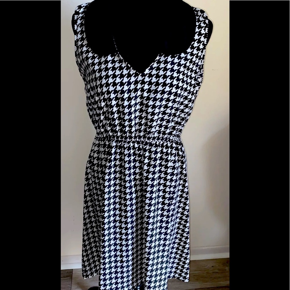 Kardashian Kollection Women’s Dress Peter Pan Collar Houndstooth Pattern Size M